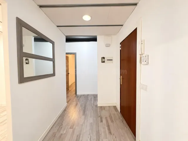 Amplio piso de 6 habitaciones en el centro histórico de Manresa — 5