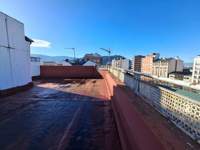 VENTA: Edificio en la Zona Alta de Ponferrada. OPORTUNIDAD — 8