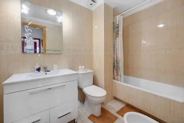 Apartamento dúplex con piscina comunitaria, Alicante, Orihuela Costa. 2 habitaciones, 89 m2, 1,6 kilómetros del mar — 19