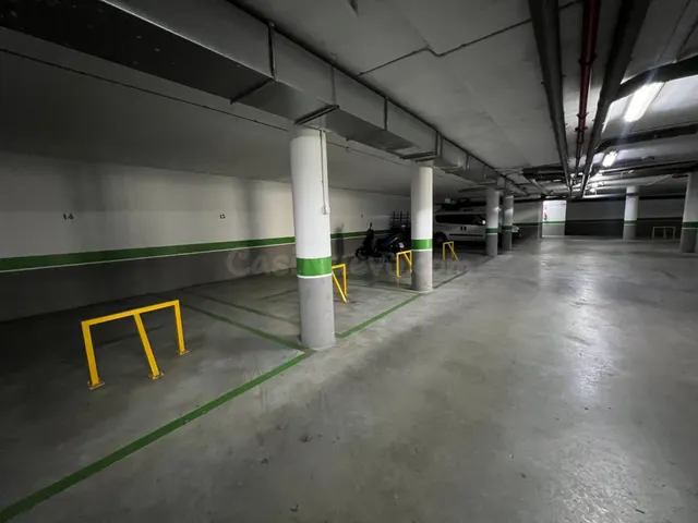 ¡Oportunidad! Amplia plaza de garaje en Parque Azahara, Córd - foto 4