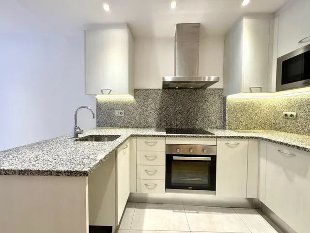 Piso de 67 m2 con 2 habitaciones y balcón en la Avenida Carlemany — 5
