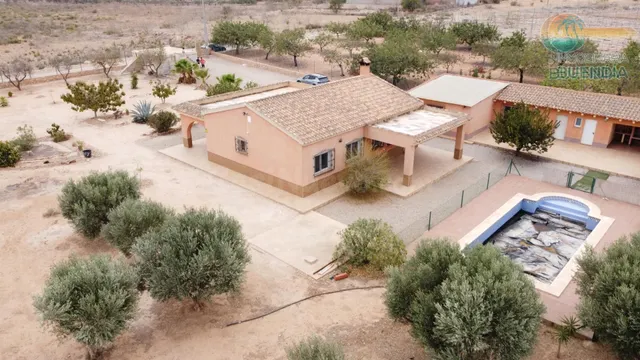 FINCA CON TERRENO Y APARTAMENTO INDEPENDIENTE CERCA DE AEROP - foto 4