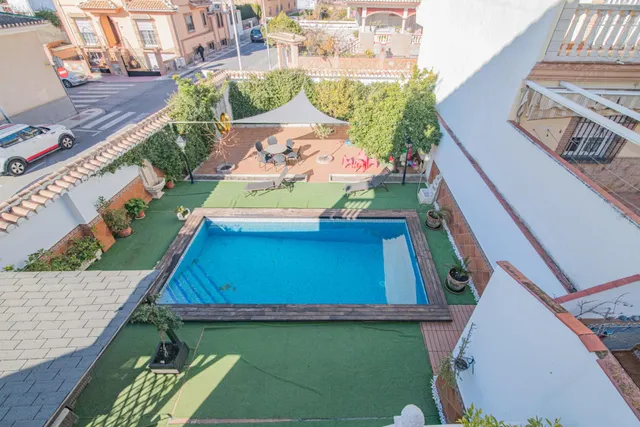 Encantador chalet ubicado en la mejor zona de Maracena, con Barbacoa y Piscina — 8