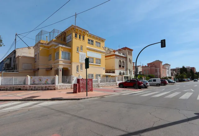 CHALET EN CIUDAD JARDÍN DE 253 M2 — 2