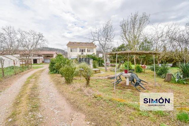 Masía en Sant Fruitós de Bages, en muy buen estado, con 2.35