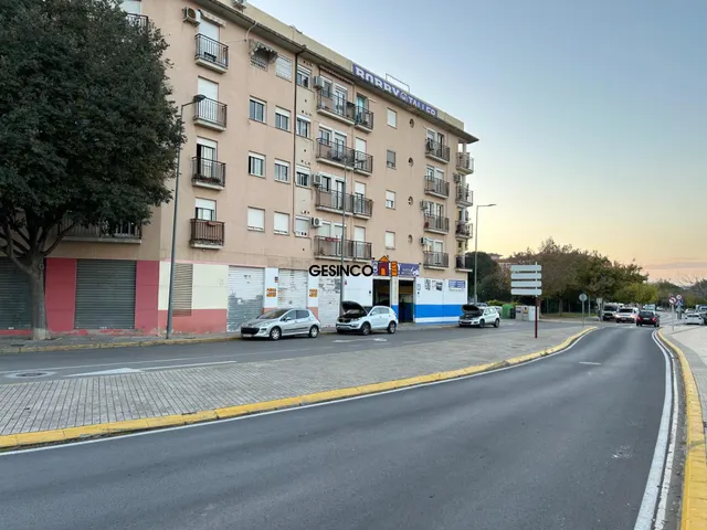 LOCAL COMERCIAL EN ALQUILER — 10