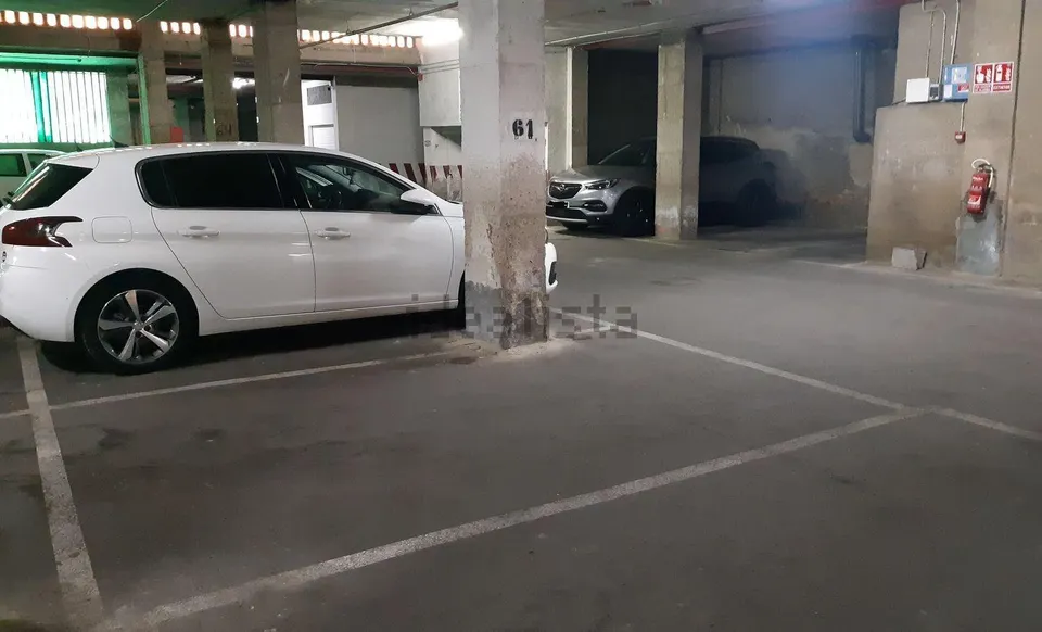 SE VENDE GARAJE / ZONA ALTOZANO