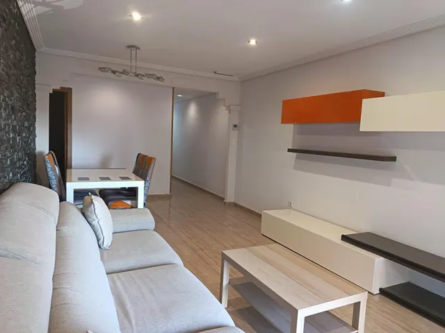 Se vende piso para entrar a vivir a 20 minutos de Alicante, con todos los servicios a mano, ascensor, plaza de garaje y trastero — 12