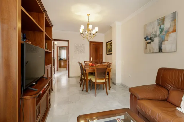 Adosado “Dos en Uno” con apartamento independiente. - foto 3