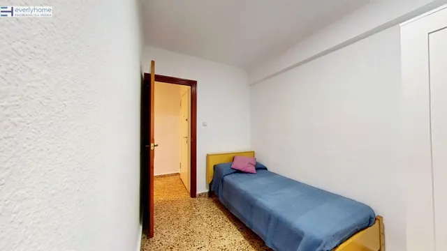 Piso totalmente exterior de 4 habitaciones con ascensor en  Ayora – Blasco Ibáñez — 16