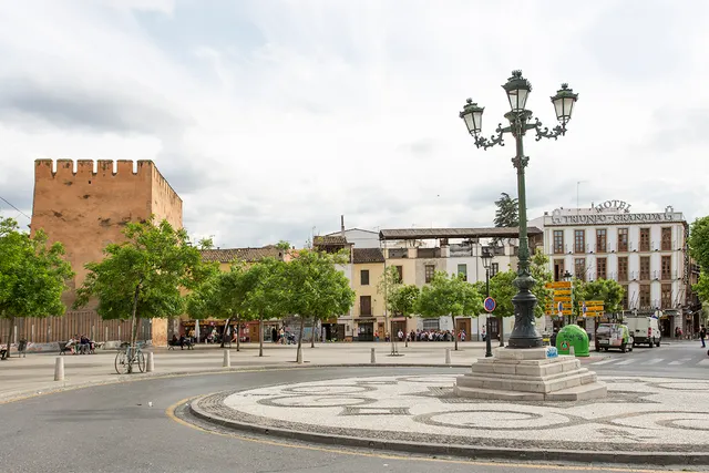 Albayzin bajo zona. piso 3 dormitorios. 2 baños. salón. cocina. calefacción. luminoso. — 29