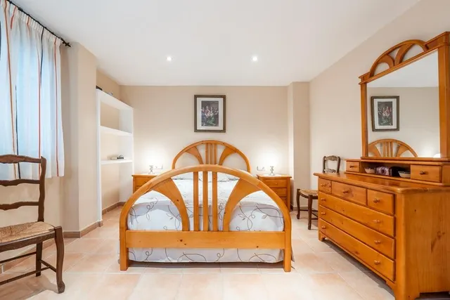 Piso en el centro de Granada, totalmente reformado con dos grandes dormitorios y un baño — 23