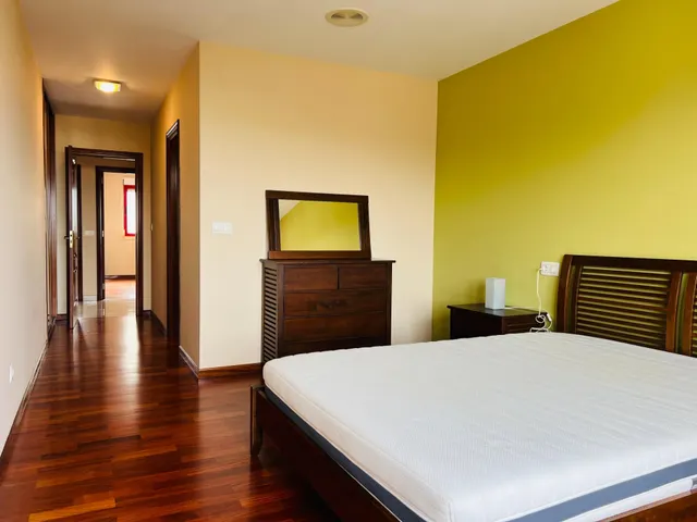 PISO EN CALLE CASTELLANA, EN CAMBRE — 20