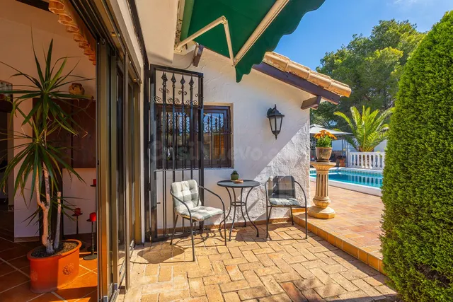 CHALET DE 3 DORMITORIOS Y 2 BAÑOS EN VILLA MARTIN (ORIHUELA 
