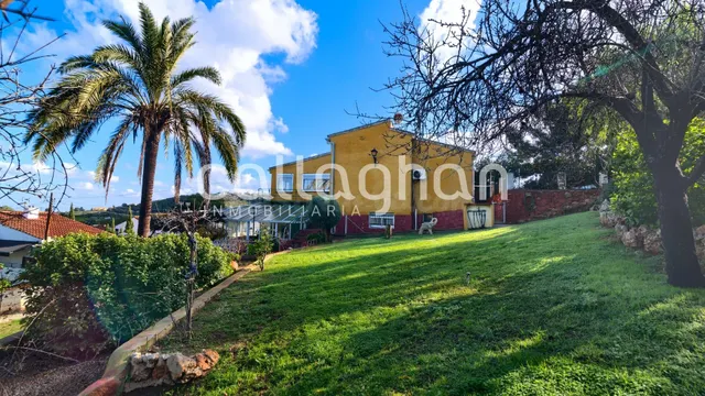 Chalet en venta con jardín y piscina en Calicanto-Sierra Per - foto 2