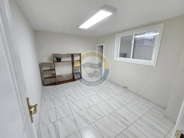 Bajo comercial de gran visibilidad — 26