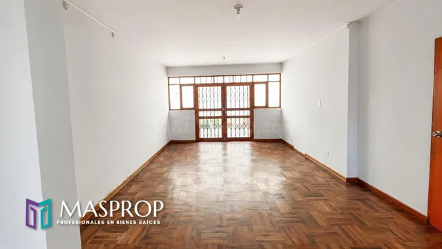 CALLE DEUSTUA – LOCAL COMERCIAL DE 5 PISOS CON ALTA CAPACIDA - foto 2