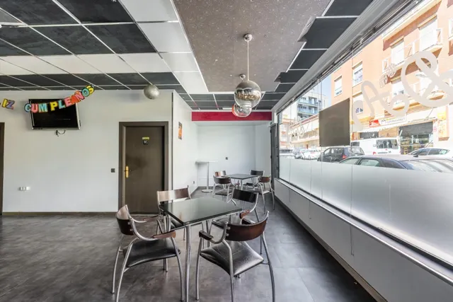 Se Vende Local Comercial Bar-Cafetería Calle Almería 9 — 31