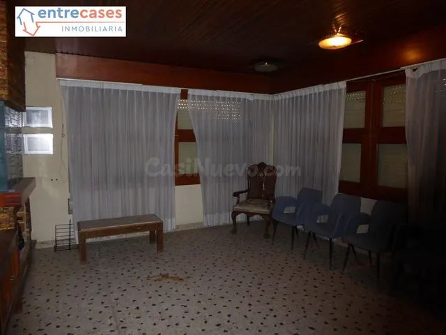 CASA A TRES ESQUINAS SITUADA A ESCASOS METROS DE LA IGLESIA  - foto 2