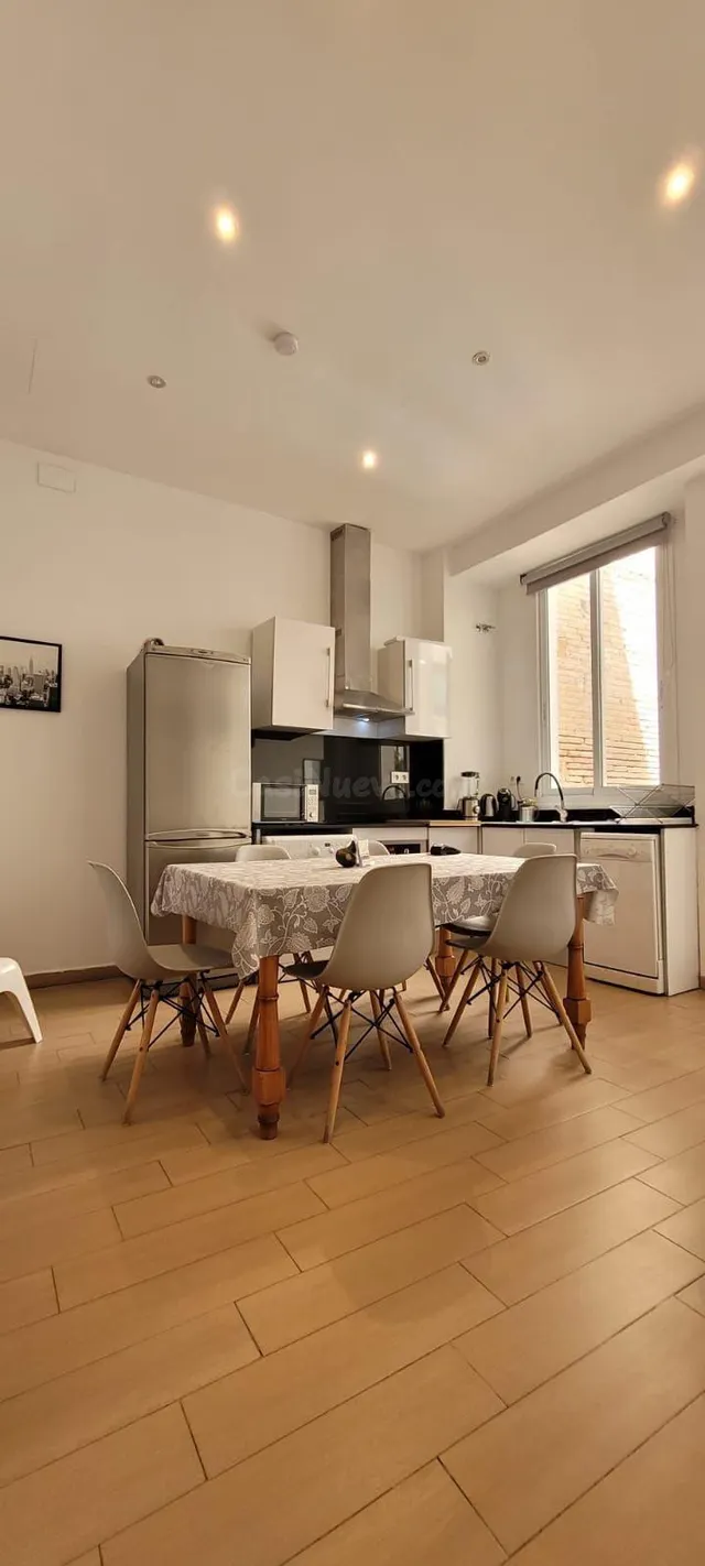 Alquiler de una casa en Cabanyal de 4 habitaciones y 2 baños