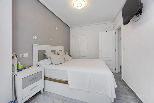 Bungalow planta alta reformado, en residencial con piscina comunitaria — 15