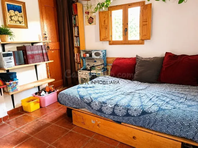 Casa a tres vientos con 4 habitaciones y parcela rústica de  - foto 5