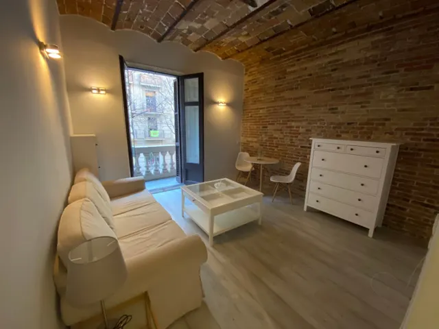 Apartamento con balcón junto a Passeig Sant Joan – Eixample — 2