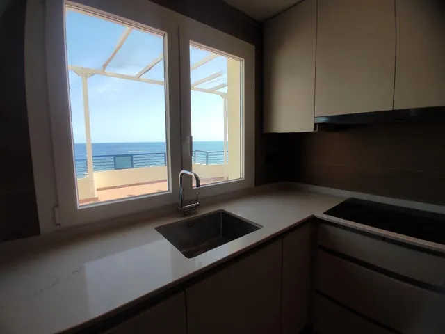 "Apartamento en alquiler de larga temporada frente al mar" — 16
