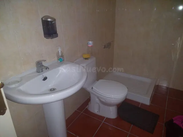 Se alquila local comercial en Avda. de Madrid — 4