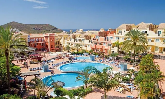 Encantador Apartamento en Los Cristianos con Terraza Enorme 