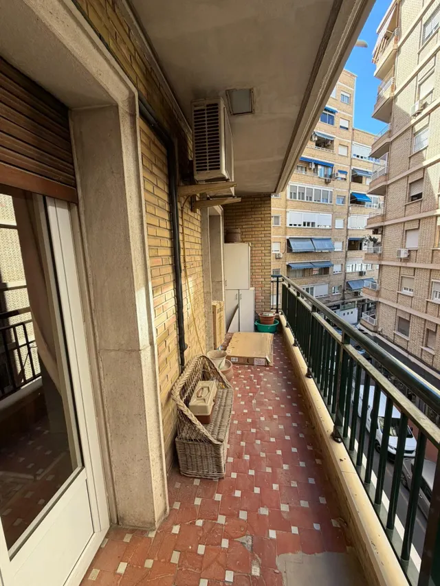 Piso 5 habitaciones 152m² en venta - Avda. de la Constitucion — 7
