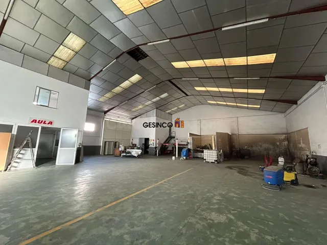 NAVE INDUSTRIAL EN ALQUILER BIEN SITUADA - foto 4