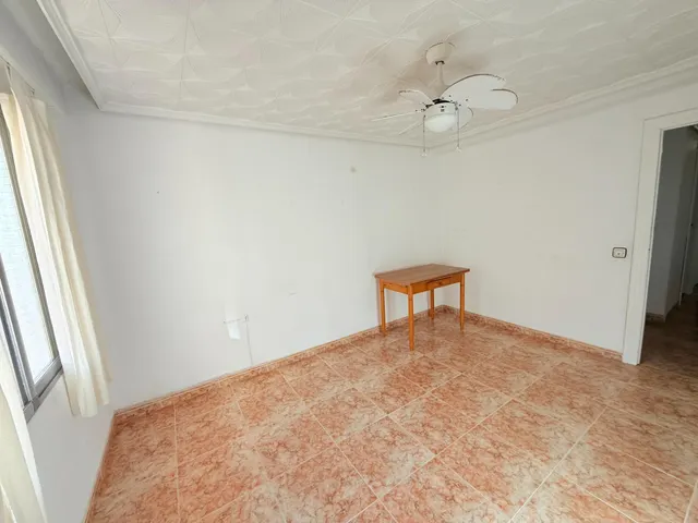 Piso en buena zona,  metro amistat, muy luminoso, a poca distancia de las universidades. — 17