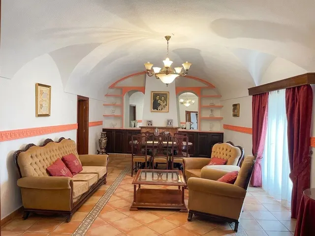 Imponente edificio histórico de 810 m2 con gran patio en casco histórico de Arroyo de San Serván — 10