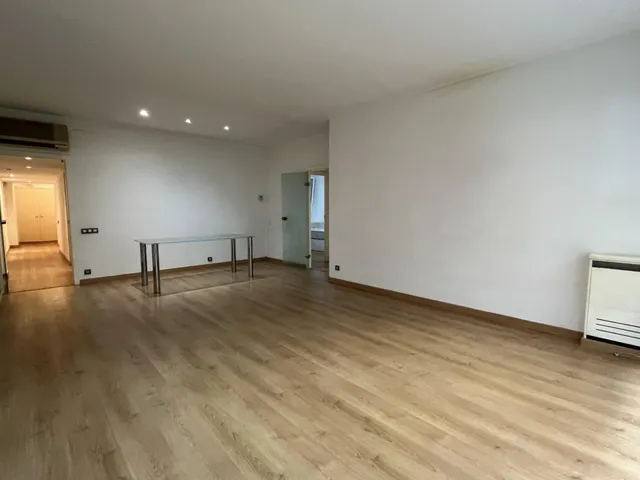 PISO MUY AMPLIO Y TRANQUILO EN SARRIA — 6