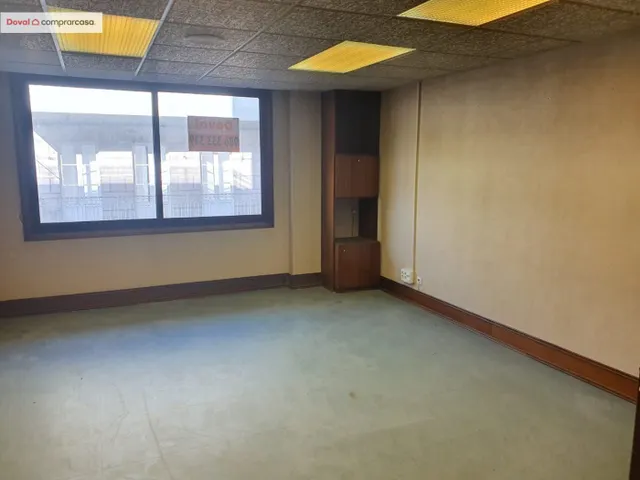 Fantástica, oficina mucha luz,  oficina en zona peatonal. — 26
