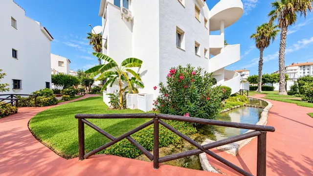 Exclusivo piso todo exterior en Laguna Beach, Torrox — 36