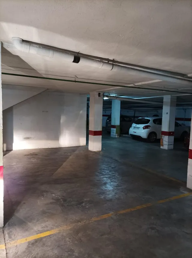 SE VENDEN DOS PLAZAS DE APARCAMIENTPO EN EL CENTRO — 4