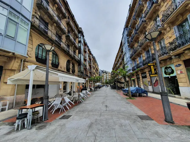 SE VENDE LOCAL COMERCIAL EN EL CENTRO — 4