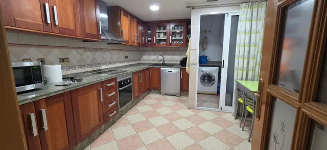 PISO A LA VENTA AMPLIO, LUMINOSO Y CON PLAZA DE GARAGE — 45