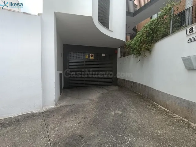 Plaza de garaje en el centro de Lucena (Córdoba) - foto 3