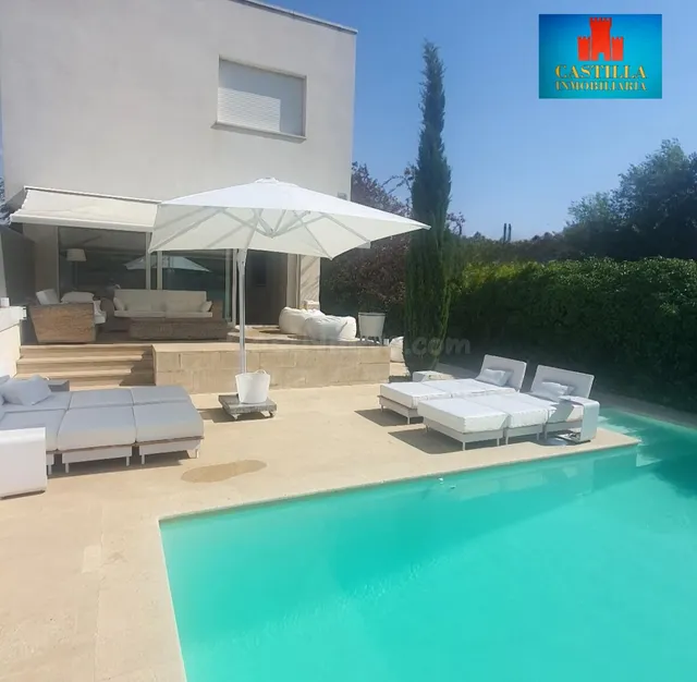 ÚNICO y ESPECTACULAR CHALET con PISCINA y posibilidad de CÁM