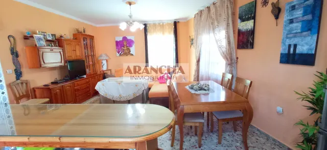 Chalet de 200m y dos naves en parcela de 6700 — 2