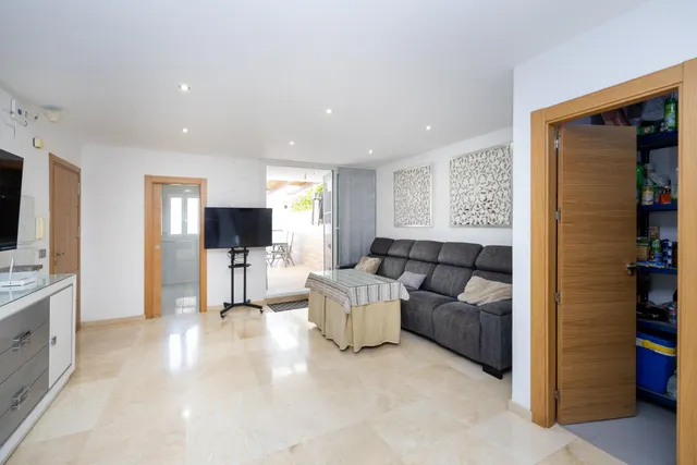 Dúplex de 4 dormitorios con vistas al mar, terraza y piscina en Velilla-Taramay — 18