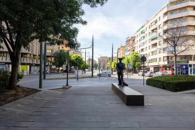 LOCAL VENTA JUNTO AVDA.CONSTITUCION GRANADA — 17