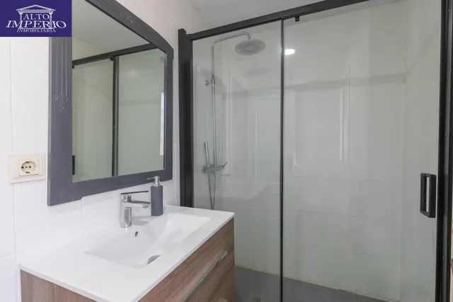 Casa independiente con piscina en La Zubia. — 31