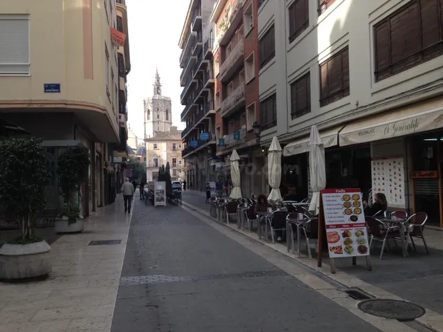 Local comercial 360m² en alquiler - Ciutat Vella