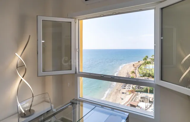 Magnifico estudio en primera línea de playa en Calahonda. — 3