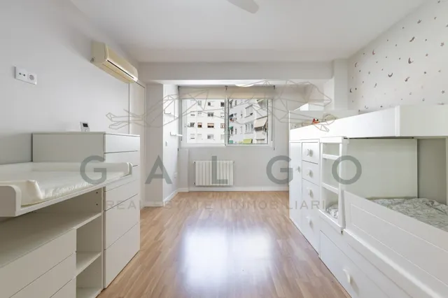 Comprar piso reformado con garaje junto a Plaza Xúquer — 36