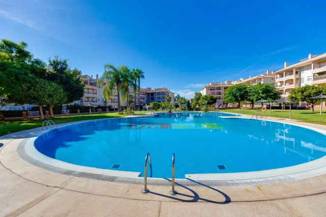 ENCANTADOR APARTAMENTO EN PLAYA FLAMENCA-ORIHUELA COSTA CON 